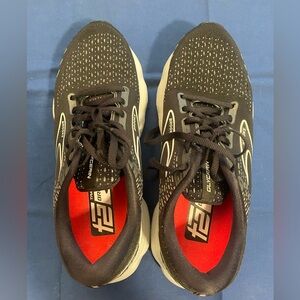 Women’s Brooks running shoes size9